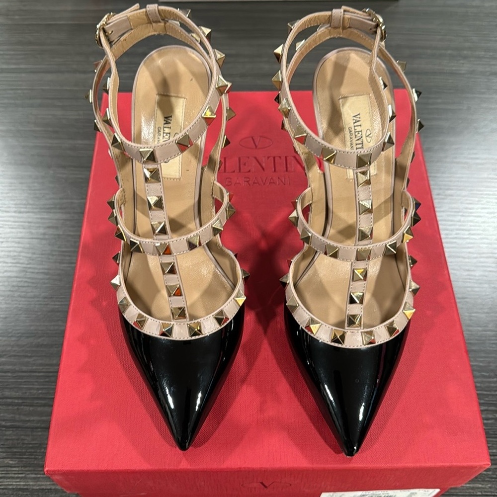 VALENTINO ROCKSTUD PUMPS!